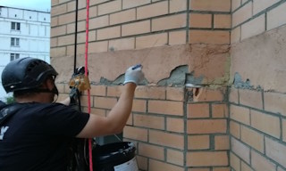 Обследование фасада здания в Новосибирске в октябре